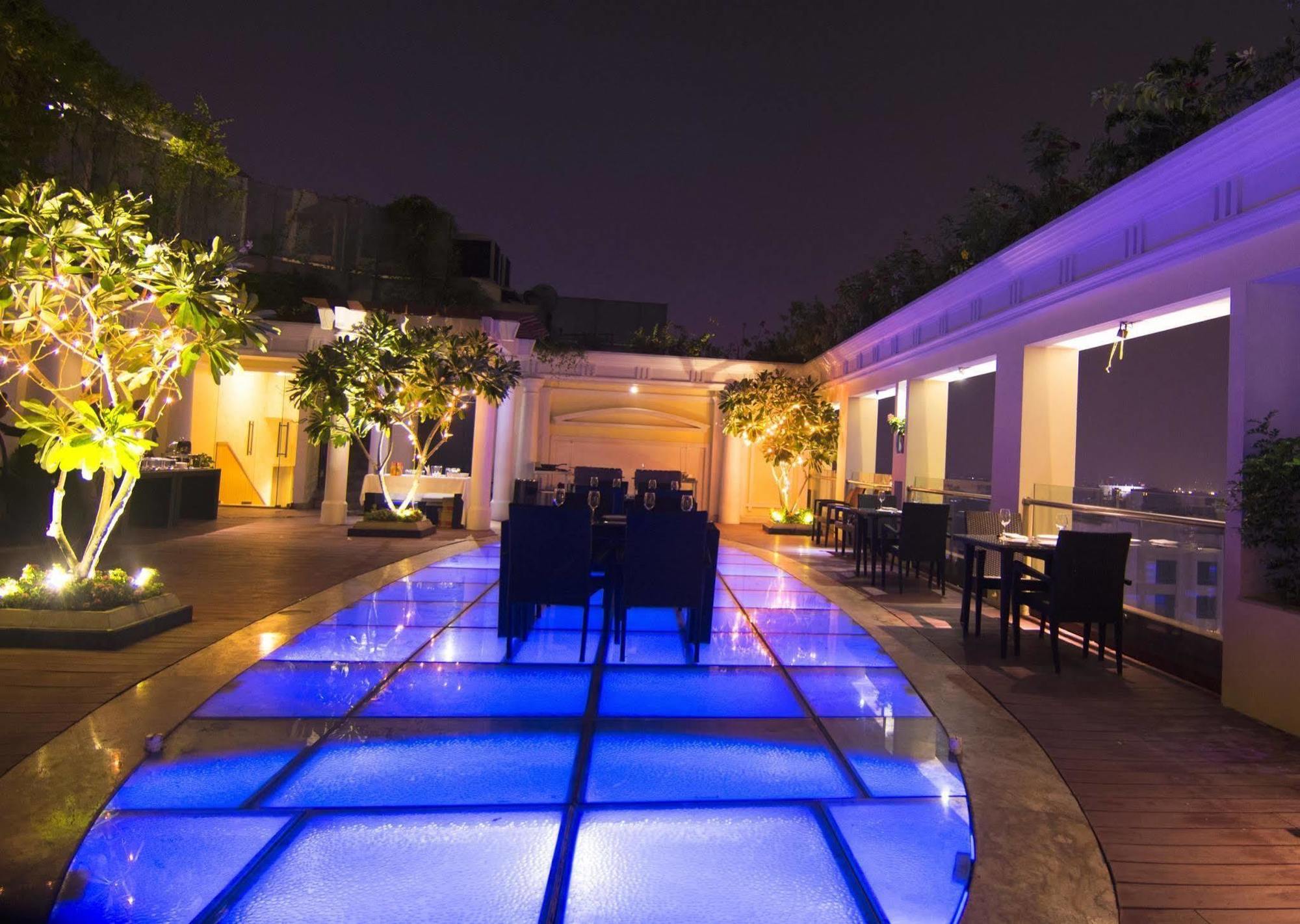 De Sovrani Hotel Calcutta Exterior foto